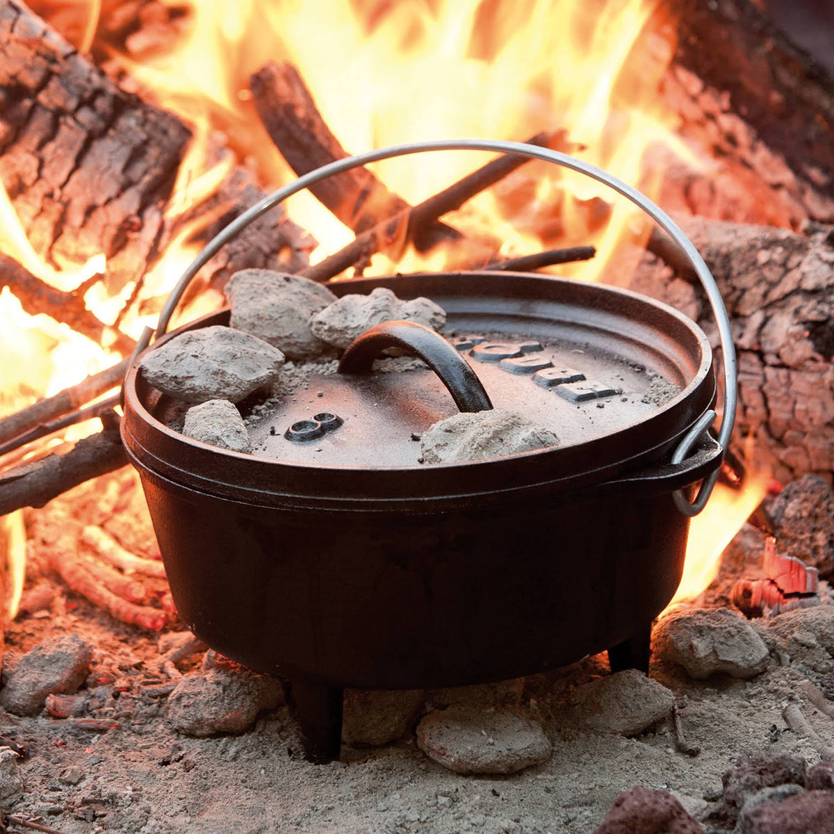 Black 8 qt Cast Iron Dutch Oven O334