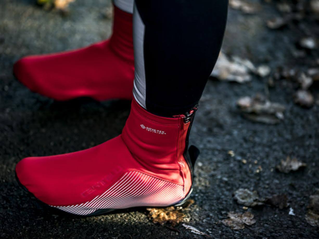 Red M Shoecover R4339